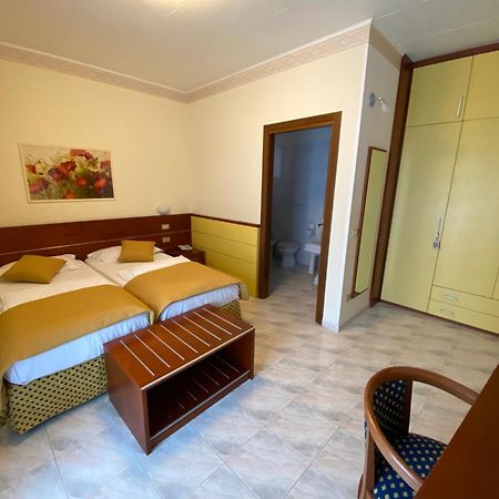 Hotel Villa Olivo Resort 3S Бардолино Екстериор снимка