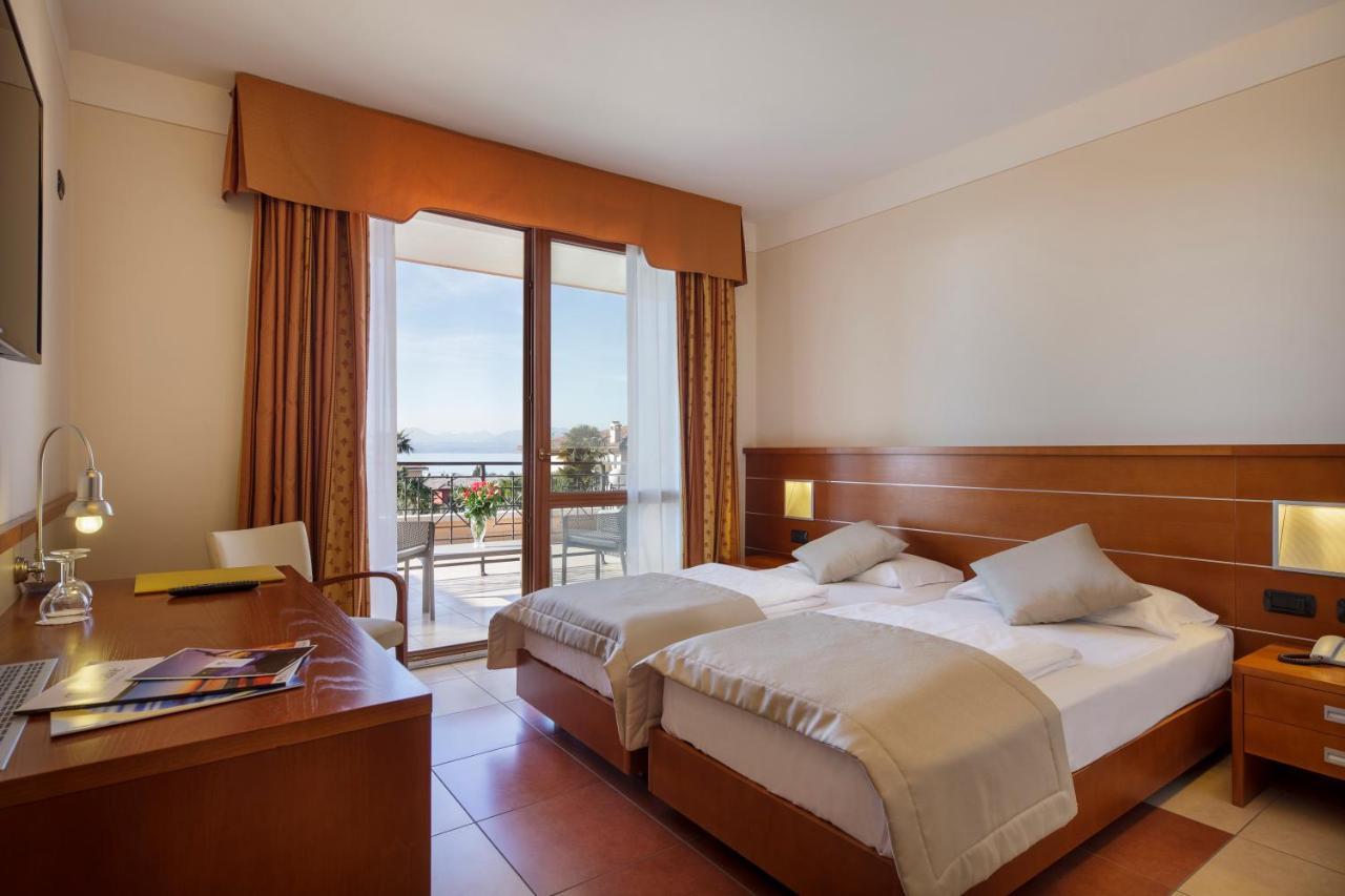 Hotel Villa Olivo Resort 3S Бардолино Екстериор снимка