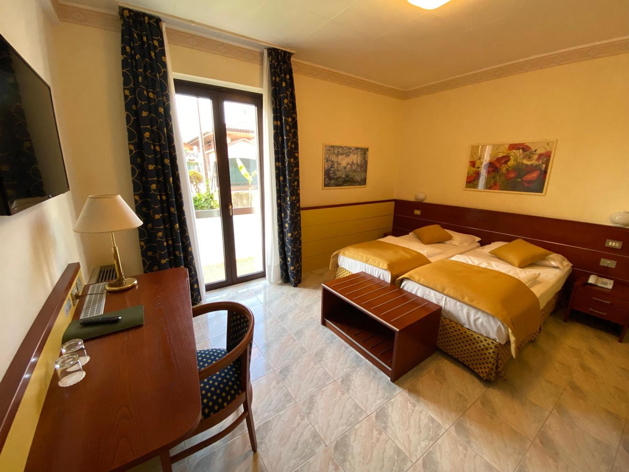 Hotel Villa Olivo Resort 3S Бардолино Екстериор снимка