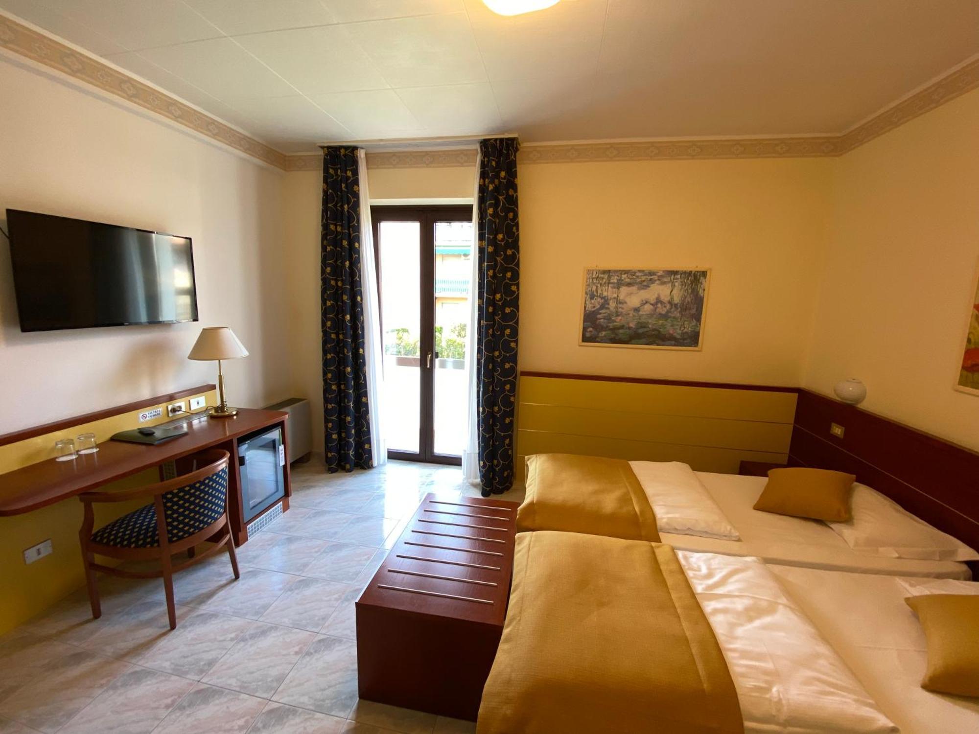 Hotel Villa Olivo Resort 3S Бардолино Екстериор снимка