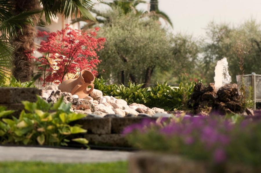 Hotel Villa Olivo Resort 3S Бардолино Екстериор снимка