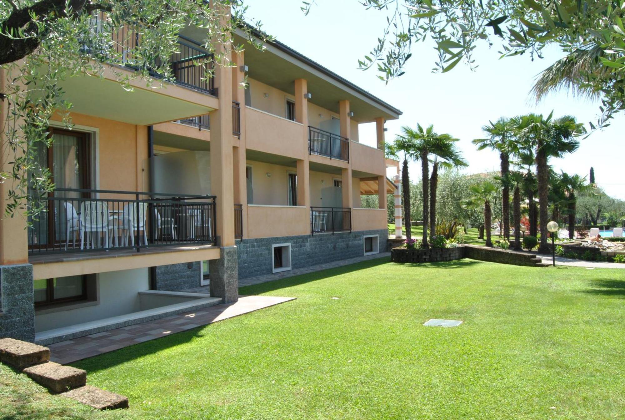 Hotel Villa Olivo Resort 3S Бардолино Екстериор снимка