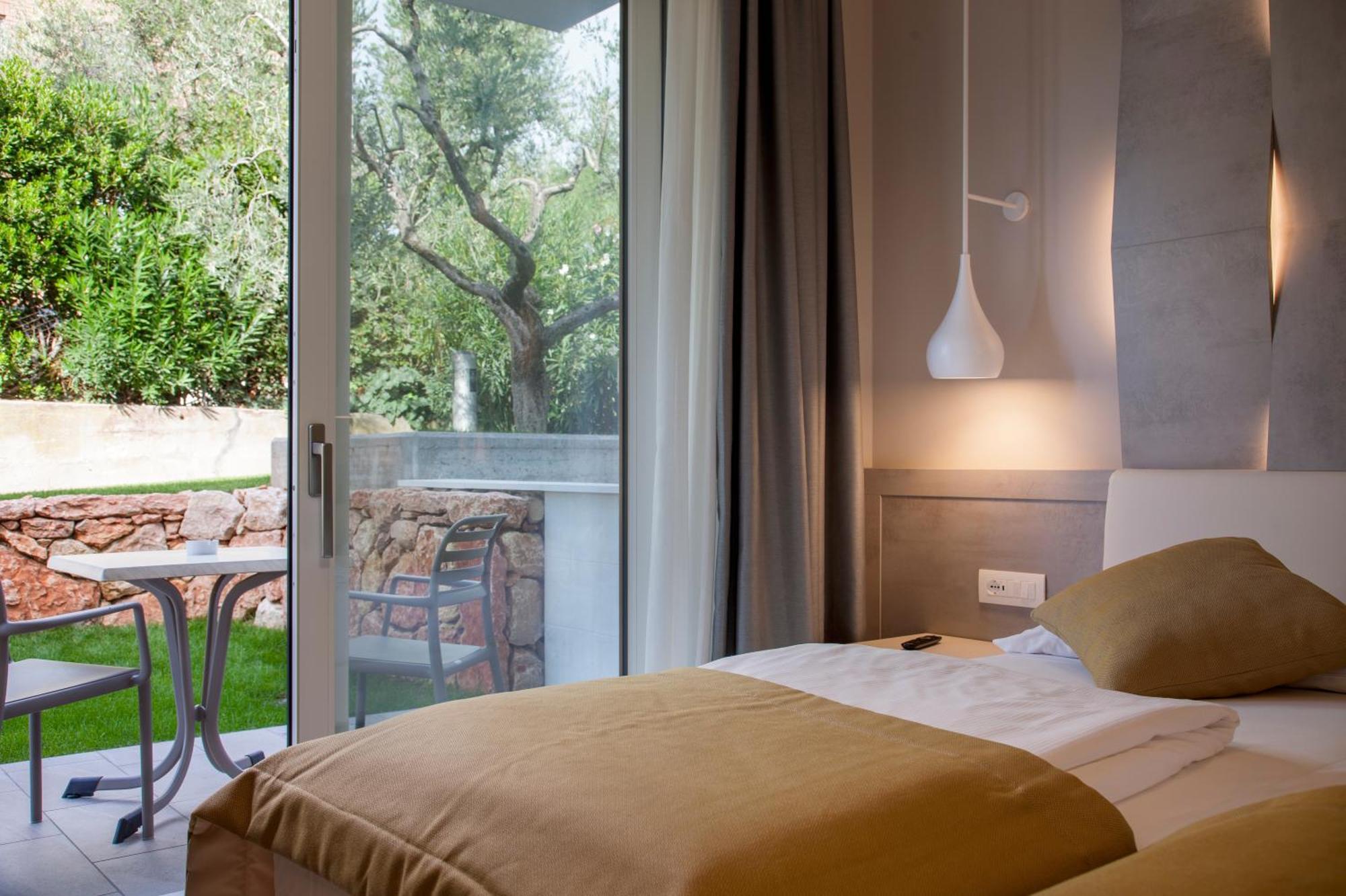 Hotel Villa Olivo Resort 3S Бардолино Стая снимка