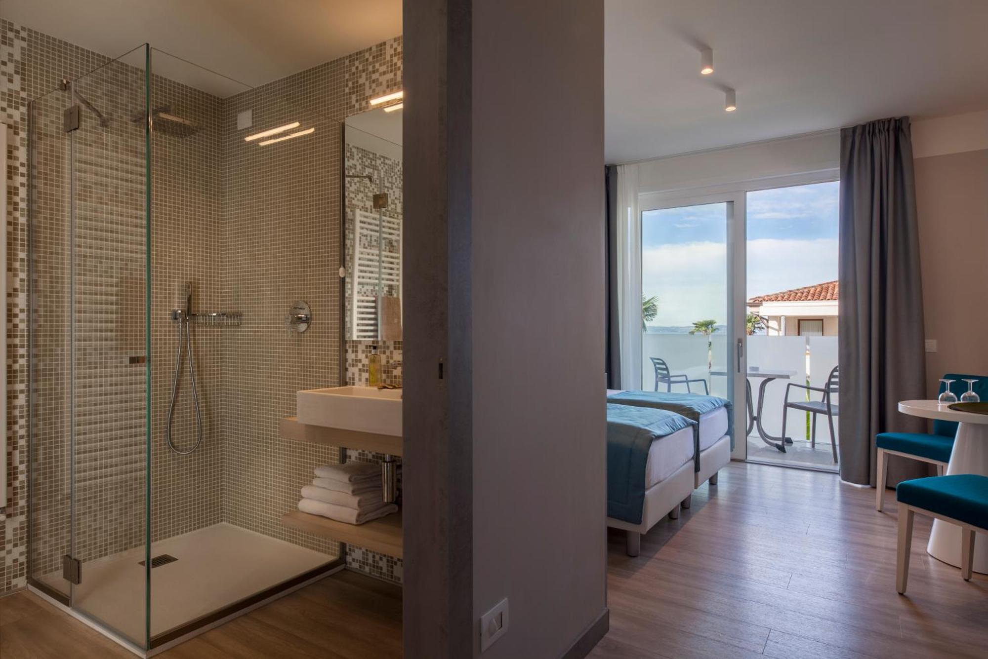 Hotel Villa Olivo Resort 3S Бардолино Стая снимка